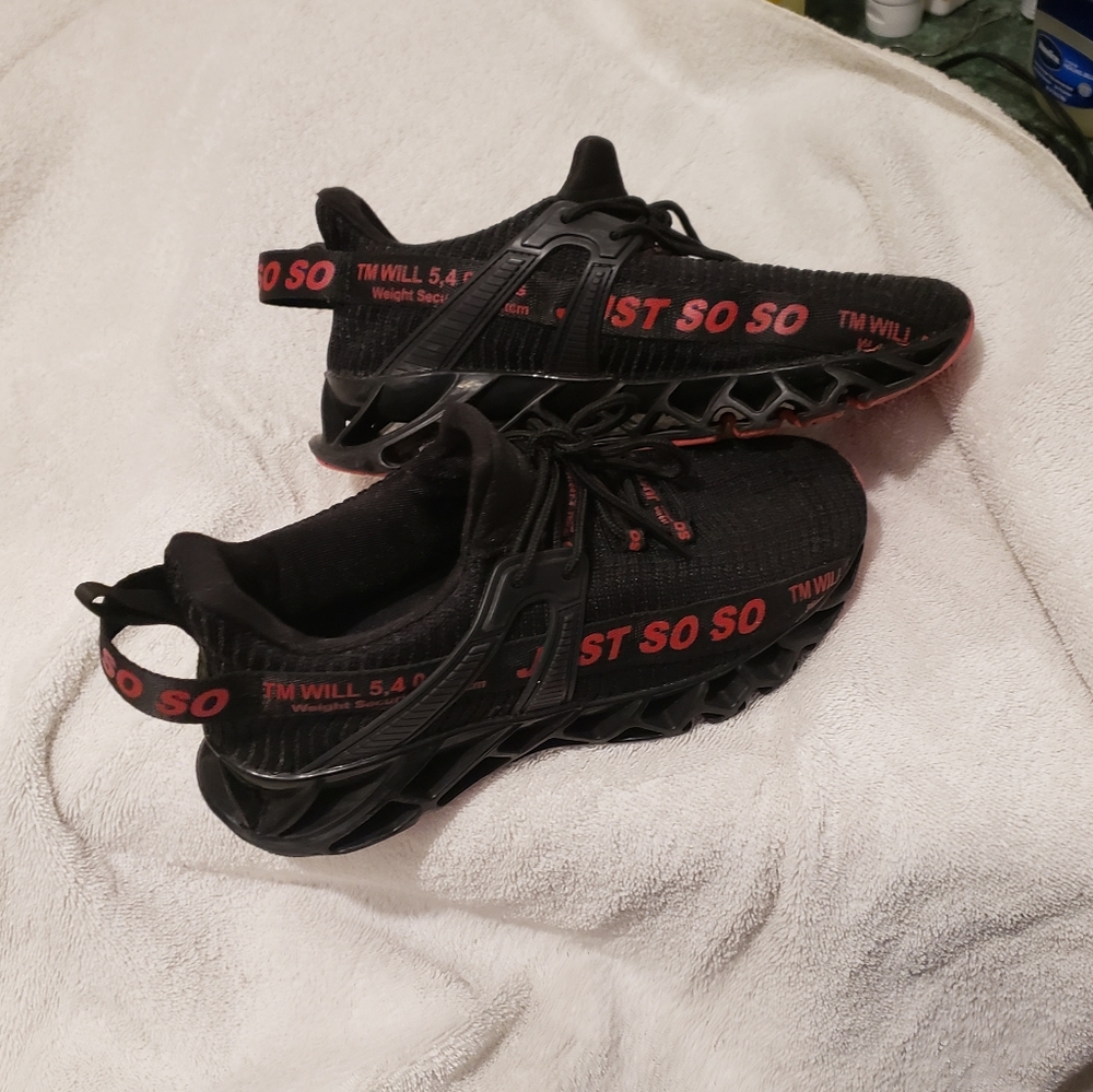 Just so so women sneakers,black,size 7